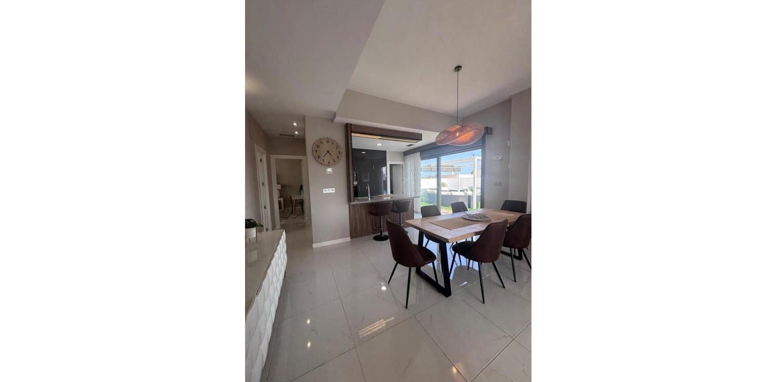 5 soverom Villa til salgs i Villamartin - € 699 000 (Ref: 9800799)