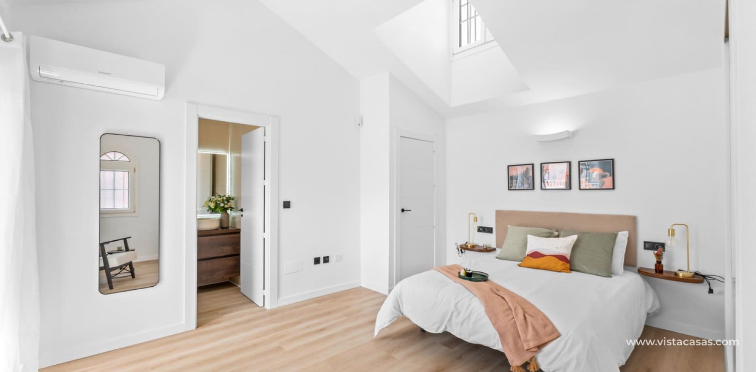 3 bedroom Townhouse for sale in Villamartin - € 269,800 (Ref: 9800801)