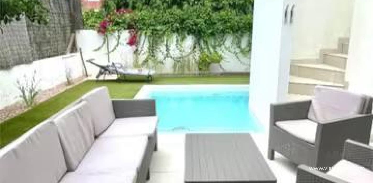 2 slaapkamer Villa te koop in Cabo Roig - € 299.000 (Ref: 9806789)