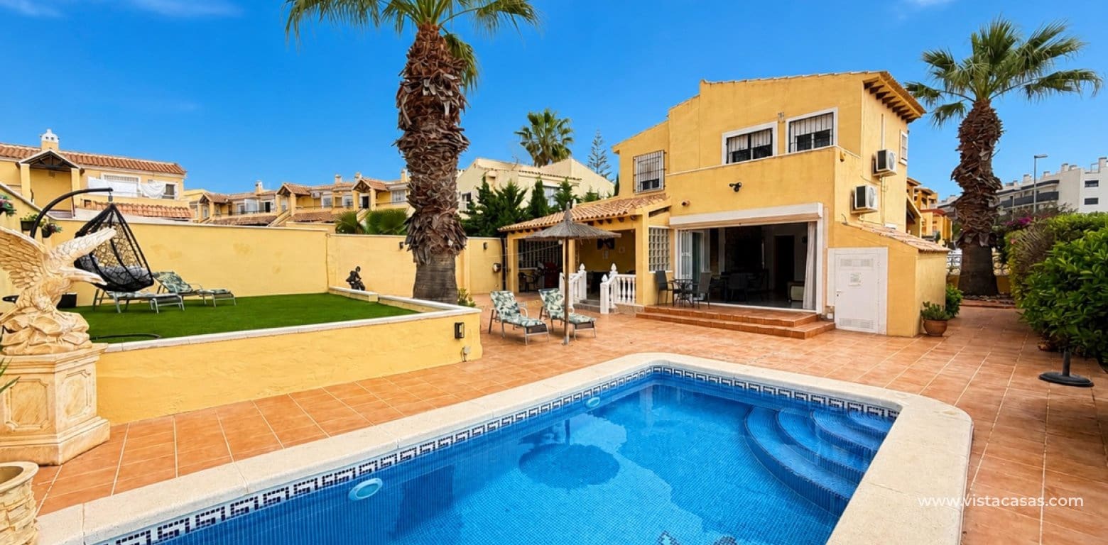 4 slaapkamer Villa te koop in Villamartin - € 385.000 (Ref: 9816183)