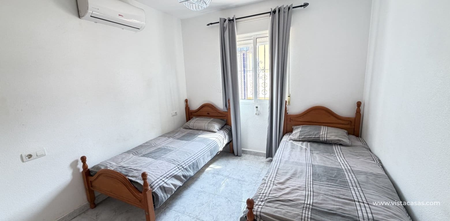 4 slaapkamer Villa te koop in Villamartin - € 385.000 (Ref: 9816183)