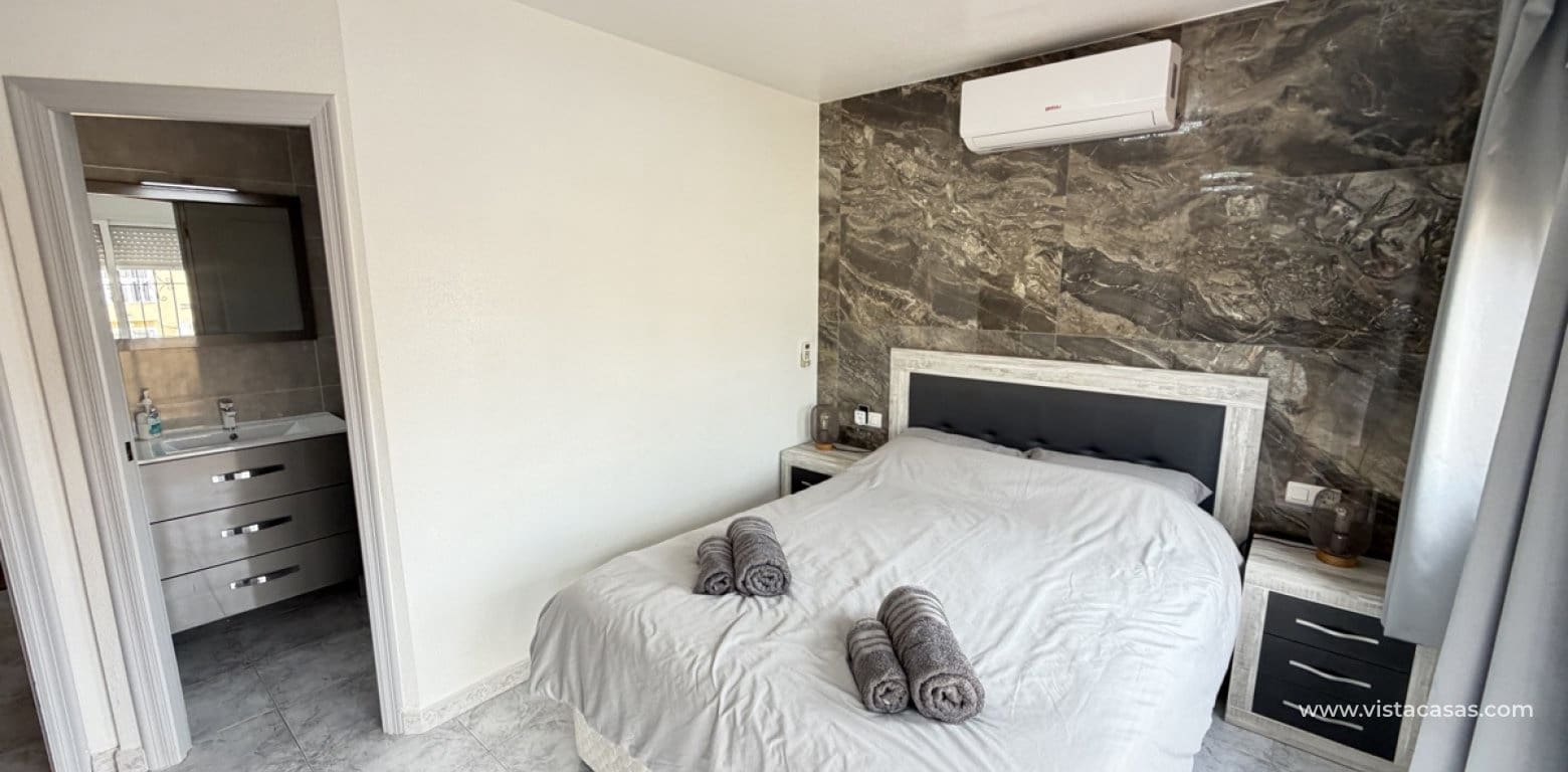 4 slaapkamer Villa te koop in Villamartin - € 385.000 (Ref: 9816183)