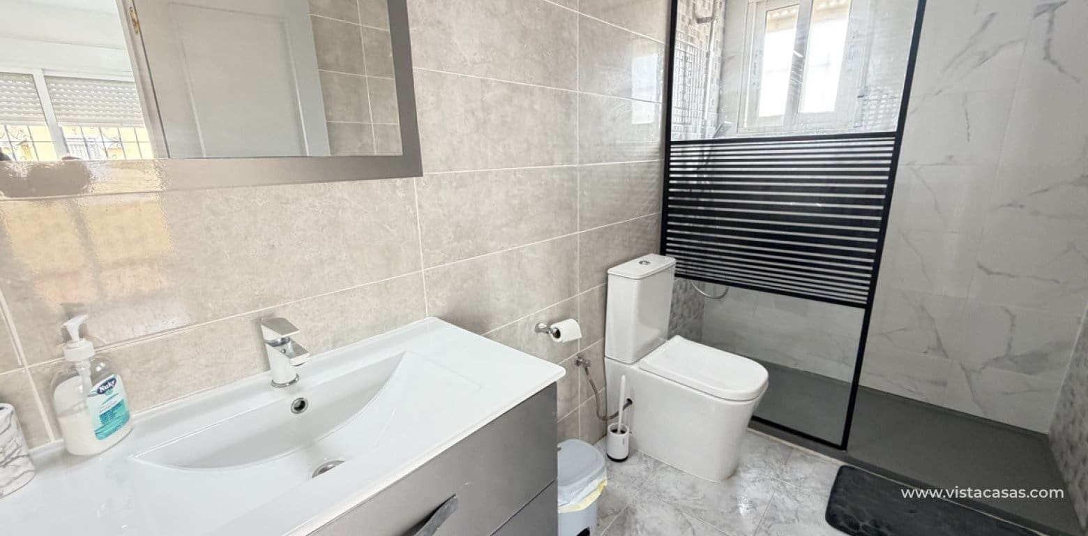 4 slaapkamer Villa te koop in Villamartin - € 385.000 (Ref: 9816183)