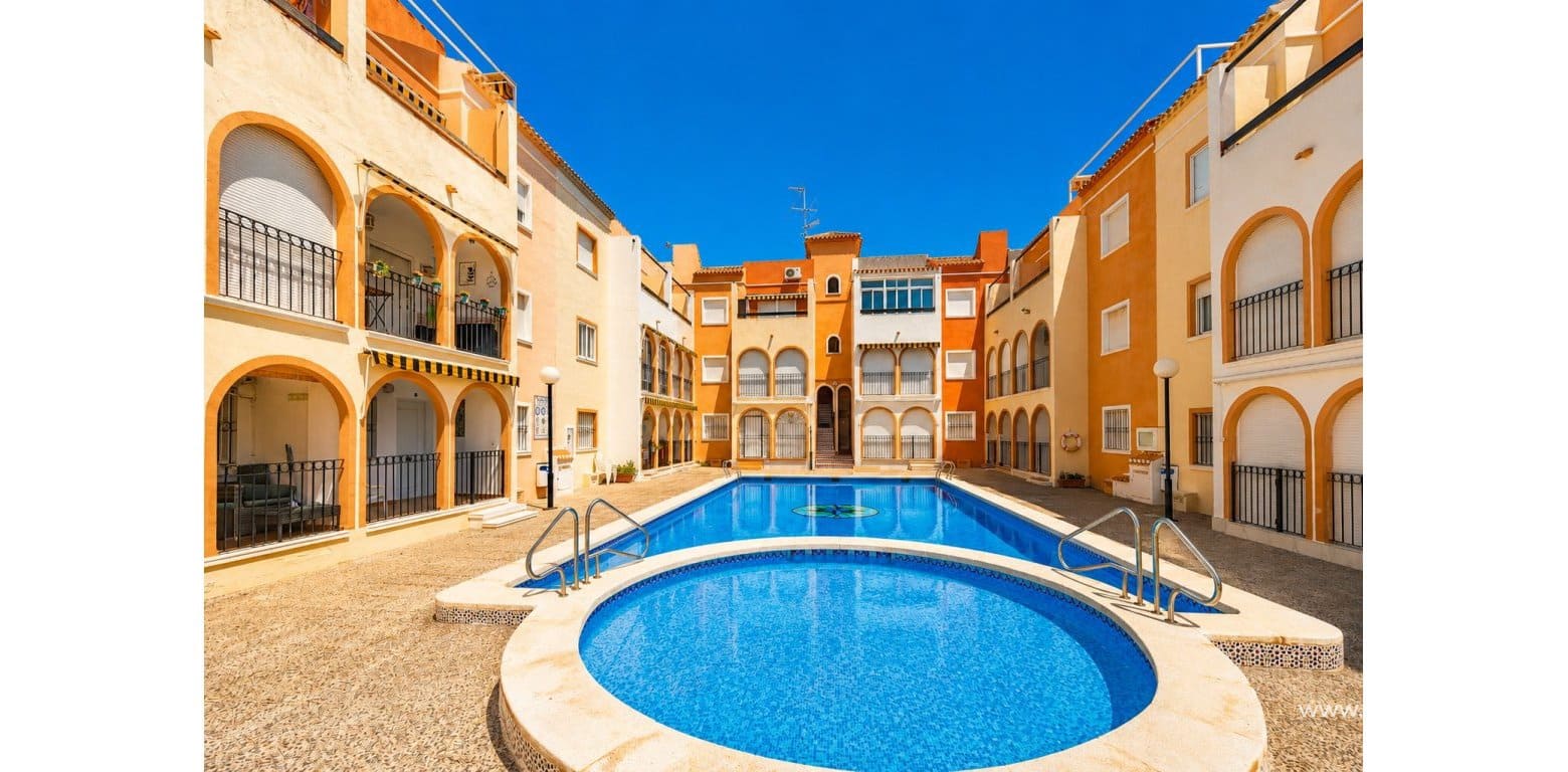 2 soveværelse Lejlighed til salg i Torrevieja - € 139.000 (Ref: 9849860)