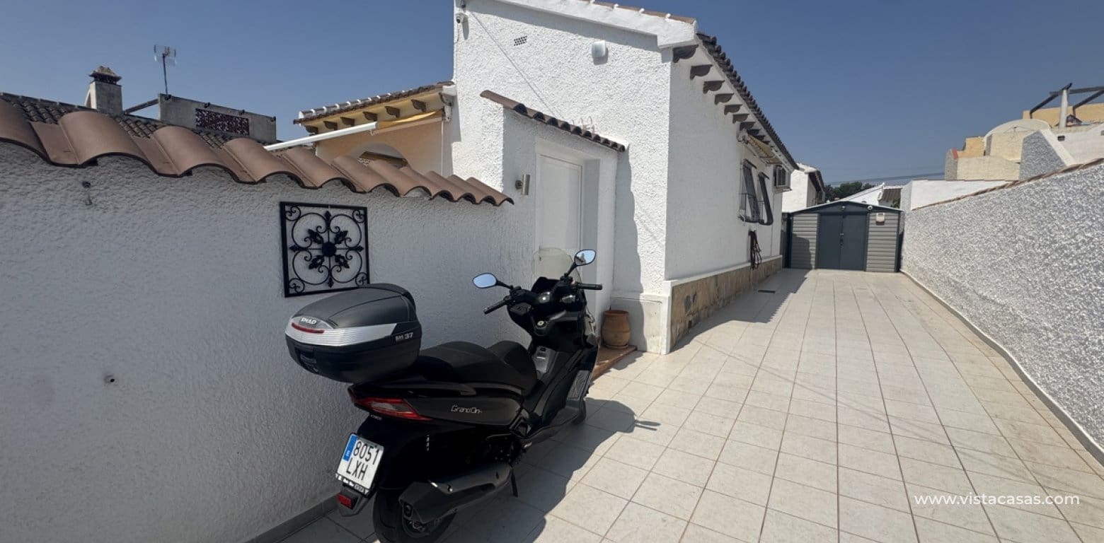 Chalet de 2 habitaciones en Villamartin en venta - 299.995 € (Ref: 9852109)