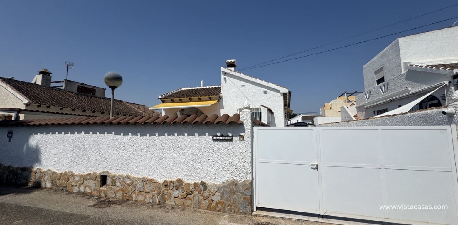 Chalet de 2 habitaciones en Villamartin en venta - 299.995 € (Ref: 9852109)