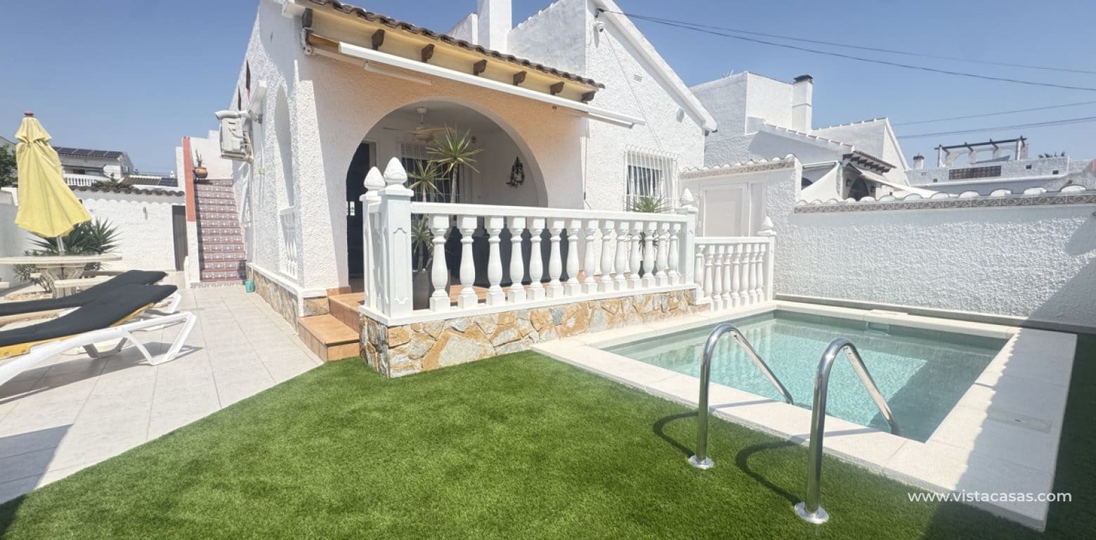 Chalet de 2 habitaciones en Villamartin en venta - 299.995 € (Ref: 9852109)