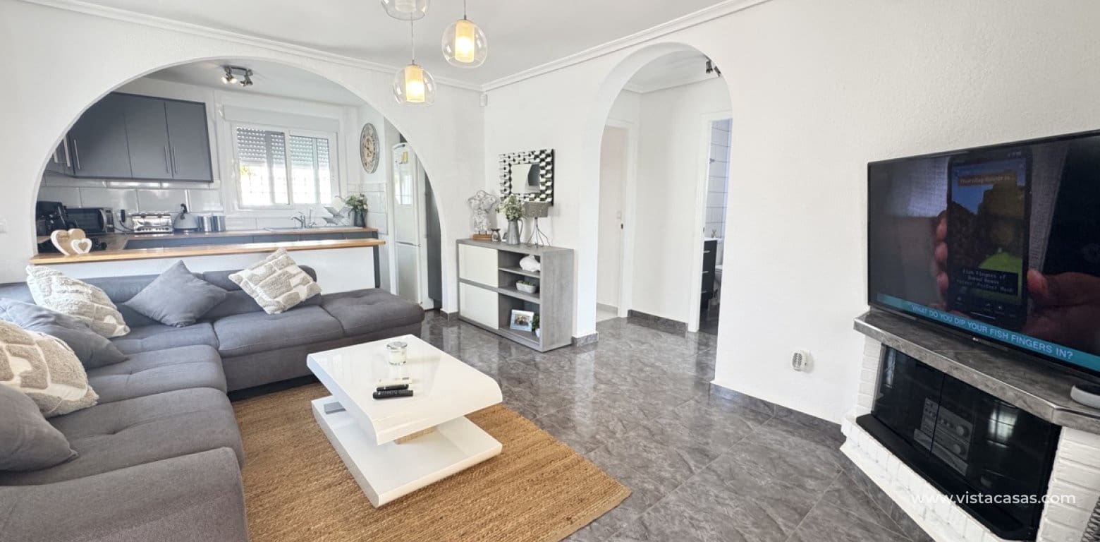 Chalet de 2 habitaciones en Villamartin en venta - 299.995 € (Ref: 9852109)