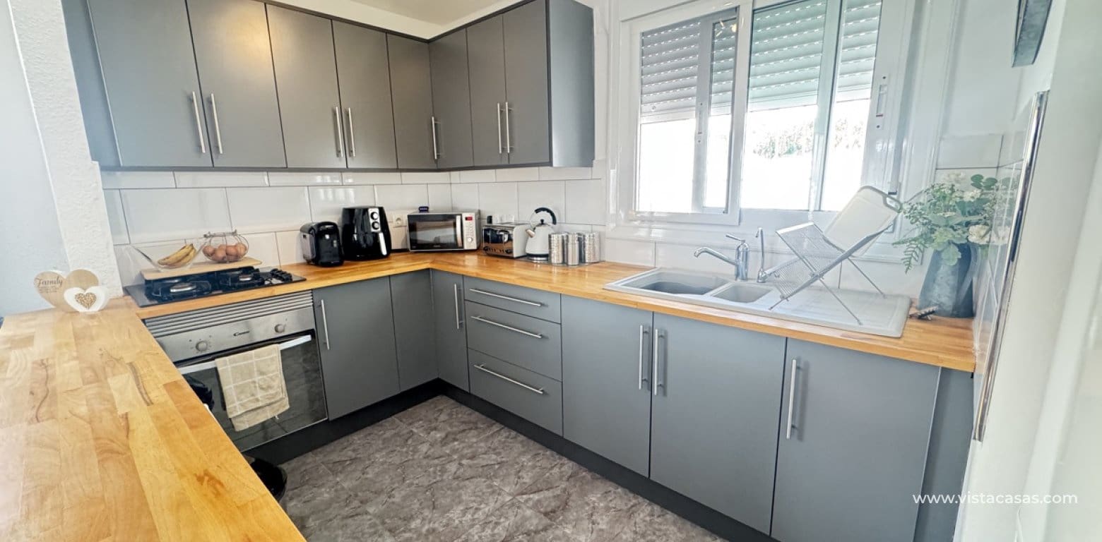 Chalet de 2 habitaciones en Villamartin en venta - 299.995 € (Ref: 9852109)