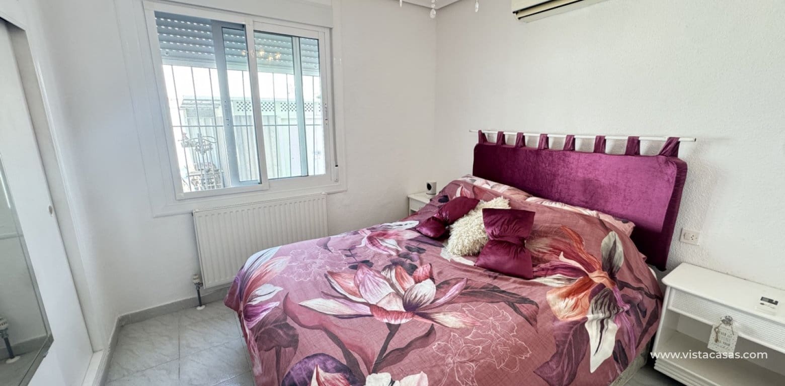 Chalet de 2 habitaciones en Villamartin en venta - 299.995 € (Ref: 9852109)