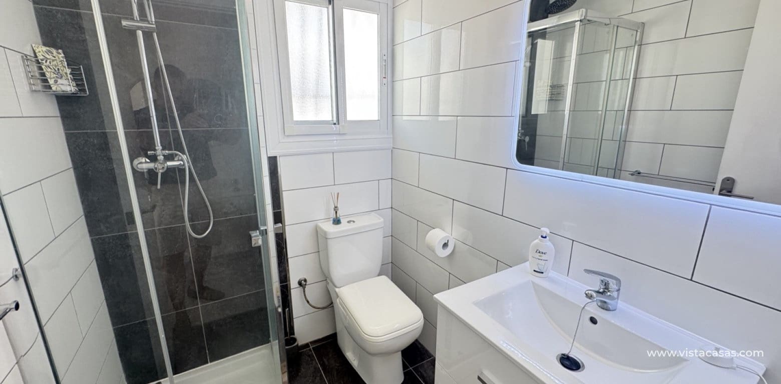Chalet de 2 habitaciones en Villamartin en venta - 299.995 € (Ref: 9852109)