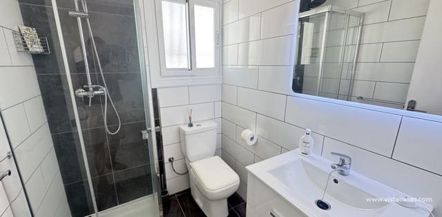 2 slaapkamer Villa te koop in Villamartin, Orihuela - € 289.995 (Ref: 9852109)
