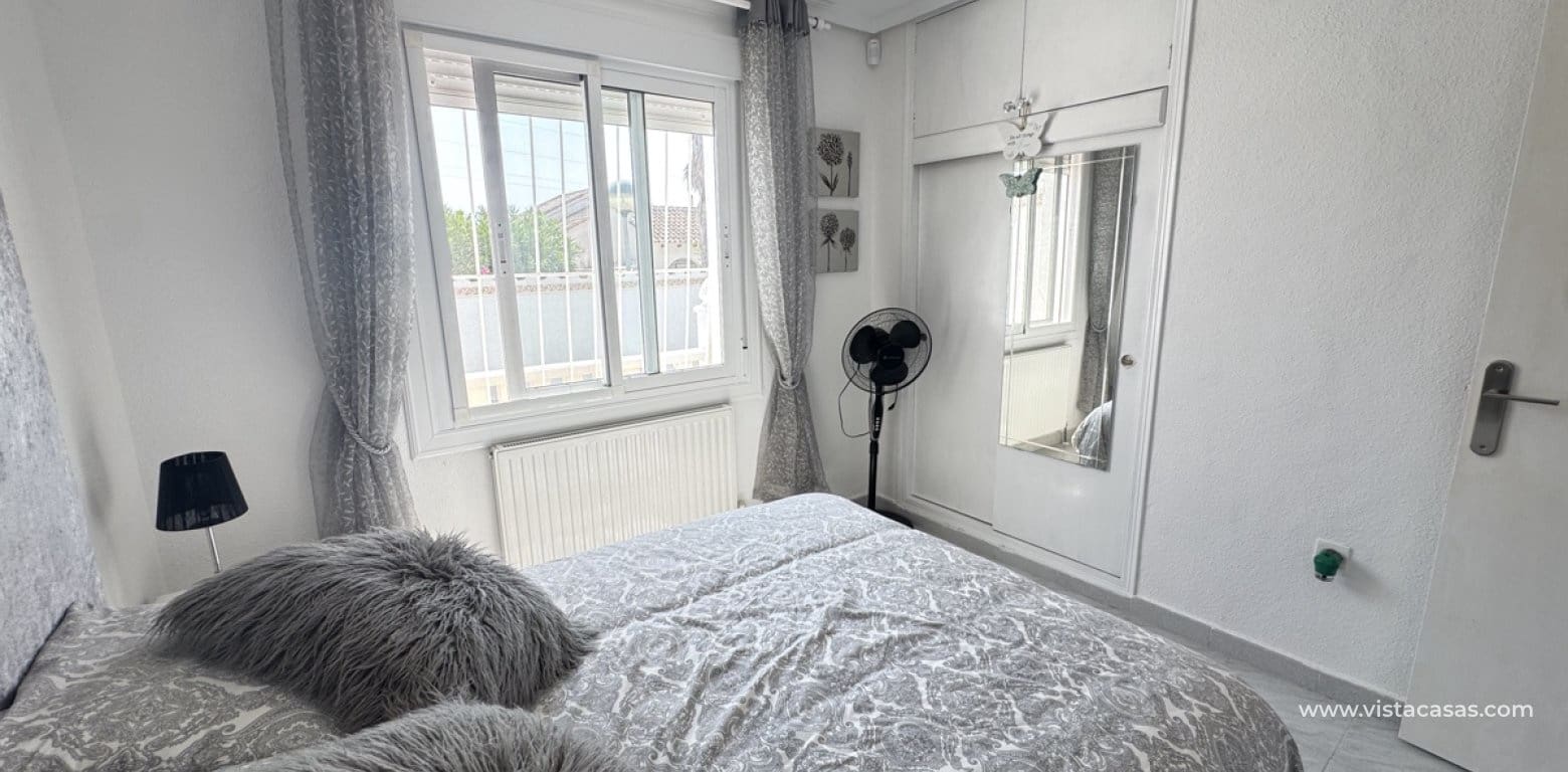 Chalet de 2 habitaciones en Villamartin en venta - 299.995 € (Ref: 9852109)
