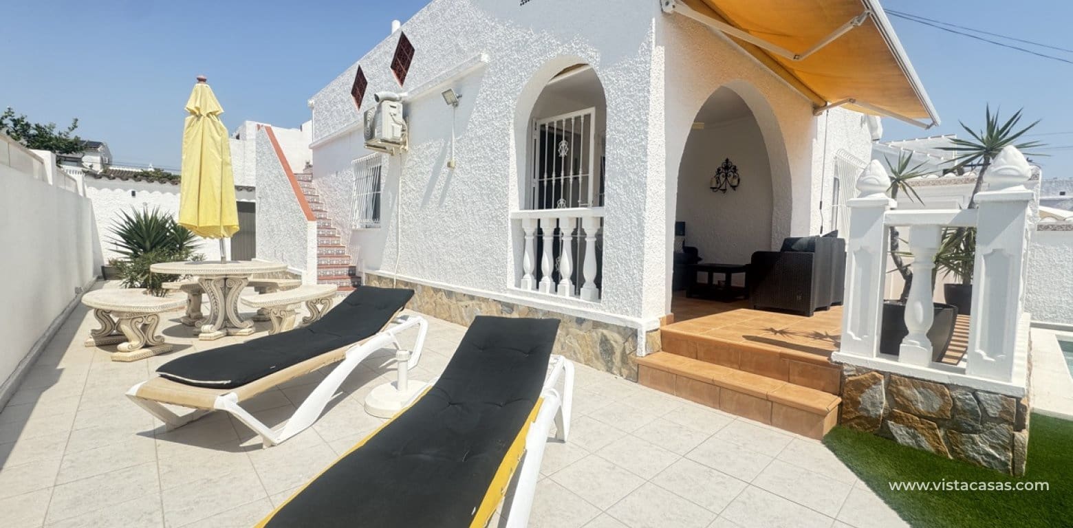 Chalet de 2 habitaciones en Villamartin en venta - 299.995 € (Ref: 9852109)