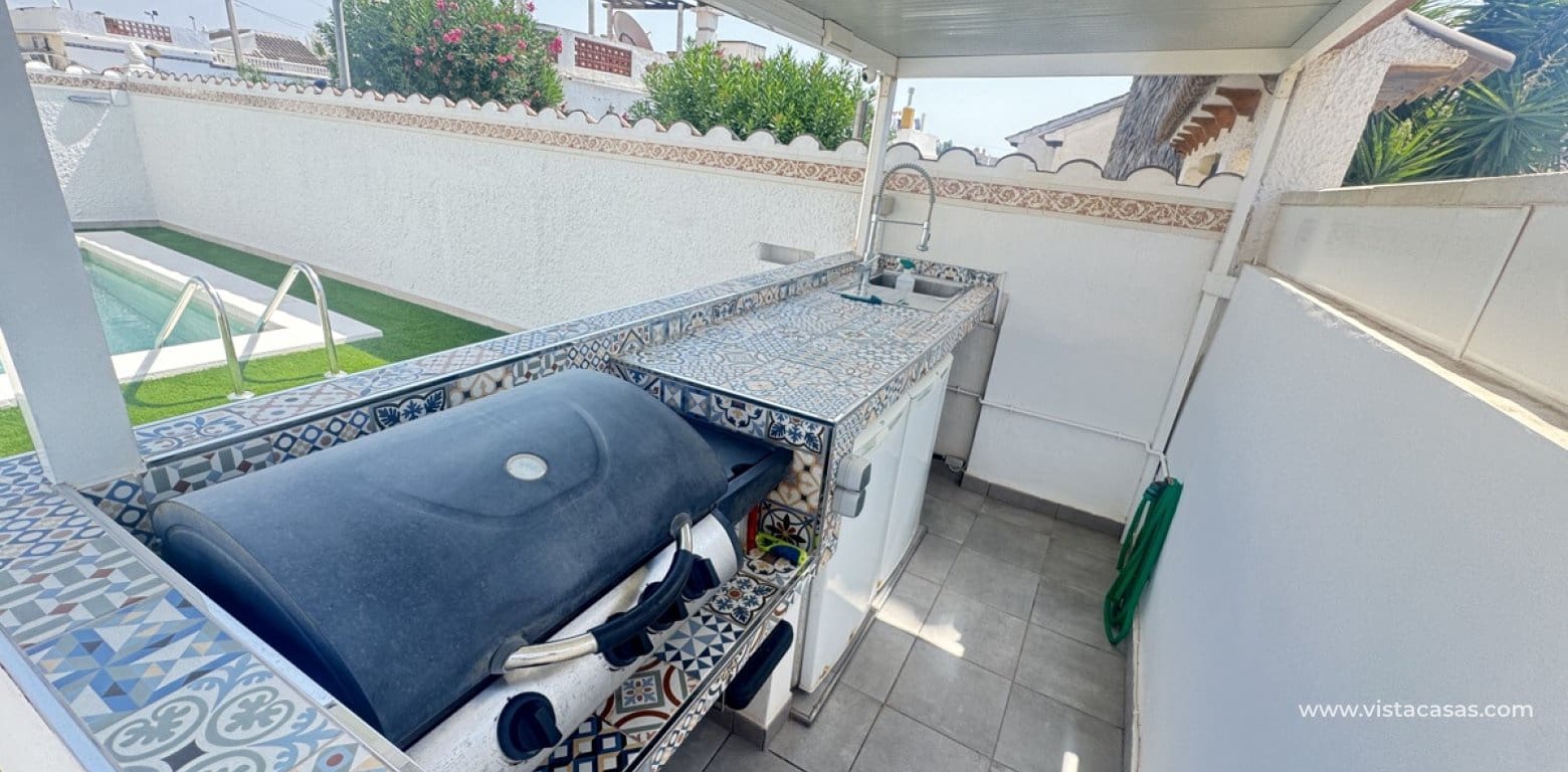 Chalet de 2 habitaciones en Villamartin en venta - 299.995 € (Ref: 9852109)