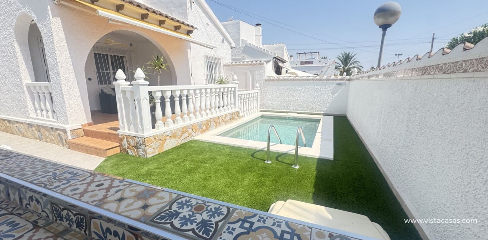 Chalet de 2 habitaciones en Villamartin en venta - 299.995 € (Ref: 9852109)