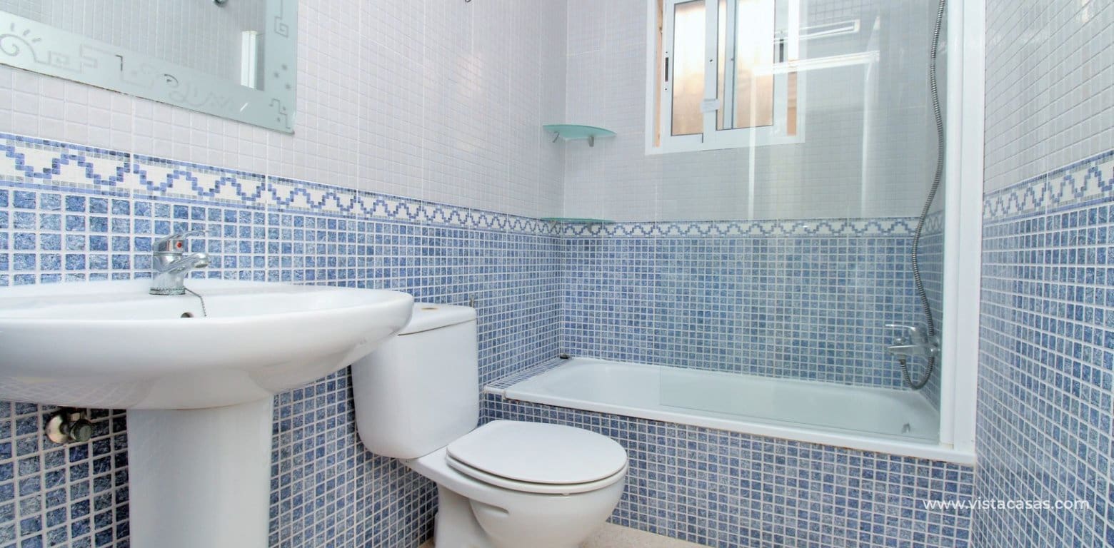 2 makuuhuone Omakotitalo myytävänä paikassa Villamartin mukana uima-altaan - 162 995 € (Ref: 9854419)