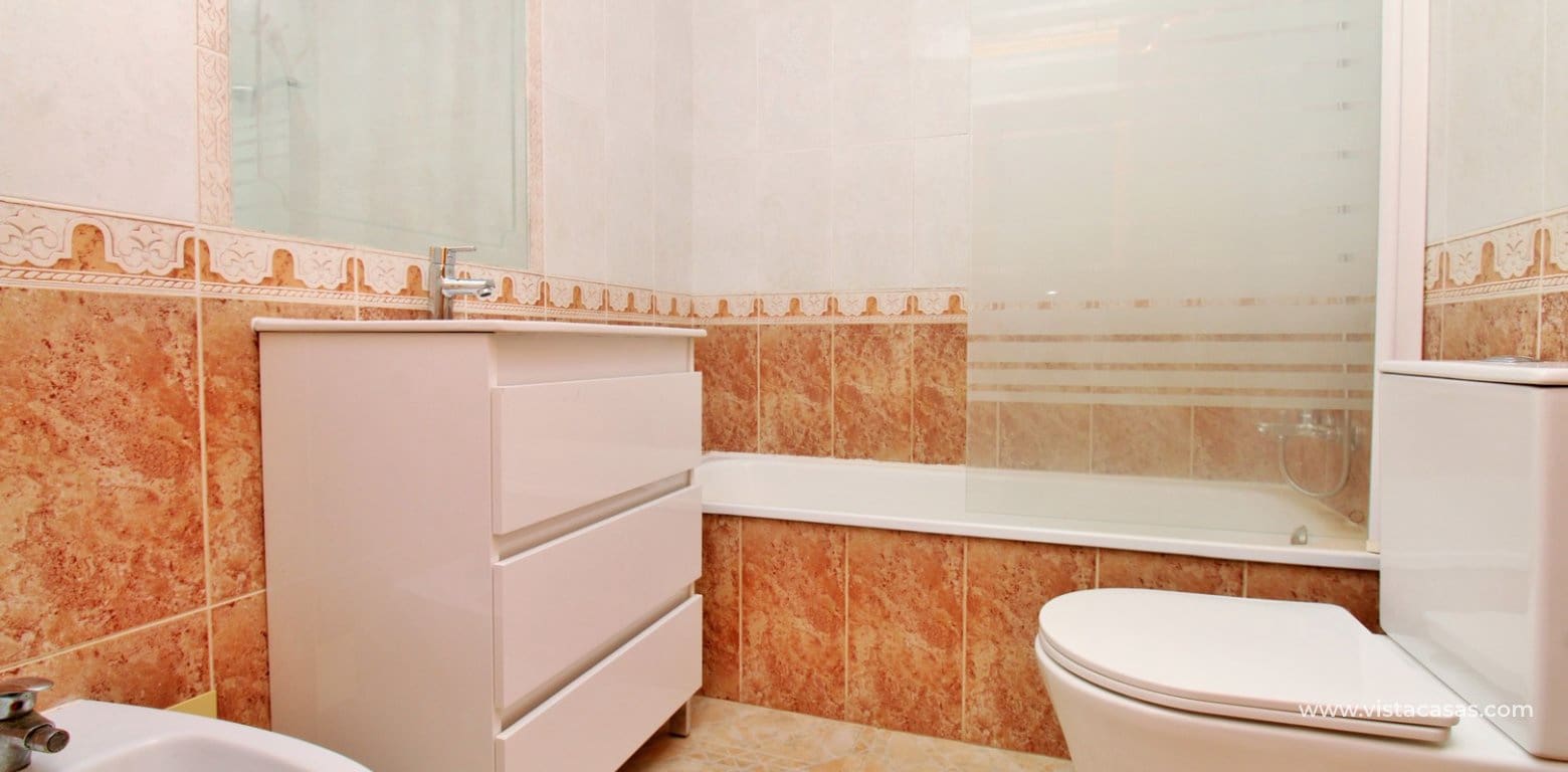 2 quarto Casa em Banda para venda em Playa Flamenca com piscina - 215 000 € (Ref: 9861102)