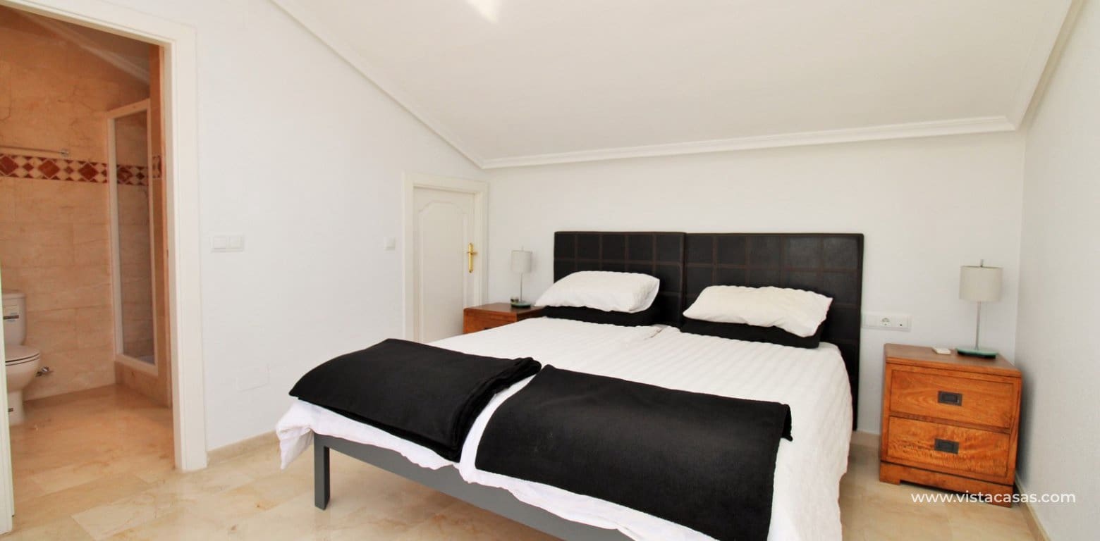 3 bedroom Townhouse for sale in Villamartin with pool - € 284,950 (Ref: 9865530)
