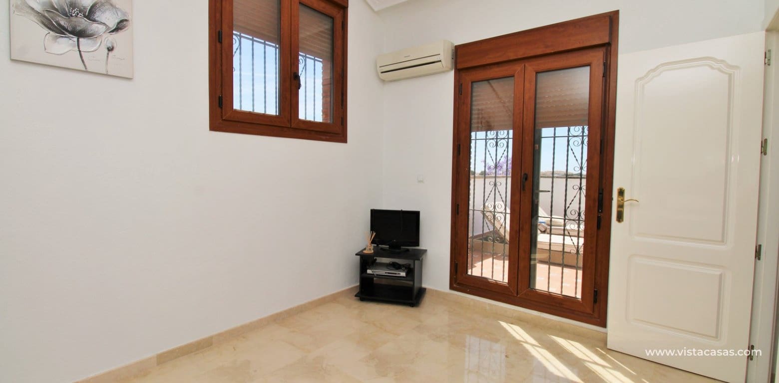 3 bedroom Townhouse for sale in Villamartin with pool - € 284,950 (Ref: 9865530)