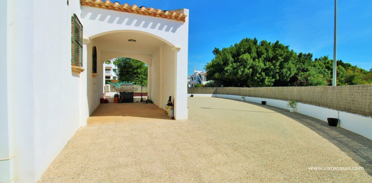 3 bedroom Townhouse for sale in Villamartin with pool - € 284,950 (Ref: 9865530)