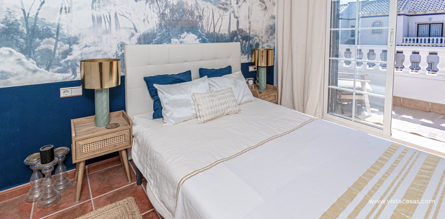 Casa de 3 habitaciones en Playa Flamenca en venta - 245.000 € (Ref: 9892685)