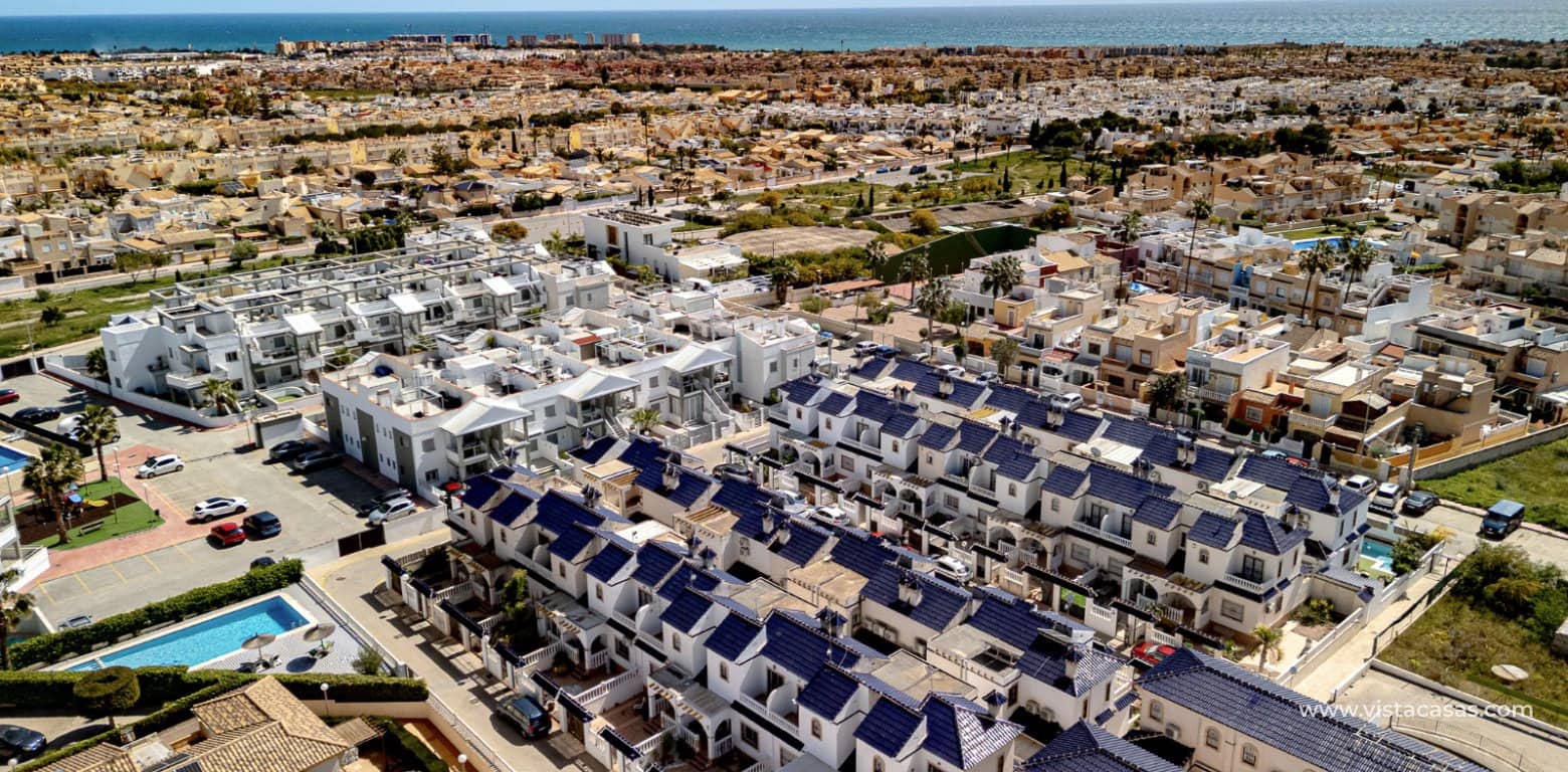 Casa de 3 habitaciones en Playa Flamenca en venta - 245.000 € (Ref: 9892685)