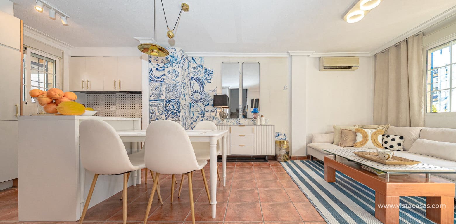Casa de 3 habitaciones en Playa Flamenca en venta - 245.000 € (Ref: 9892685)