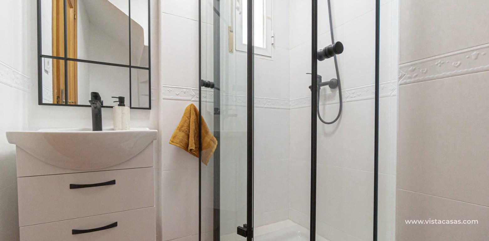 Casa de 3 habitaciones en Playa Flamenca en venta - 245.000 € (Ref: 9892685)