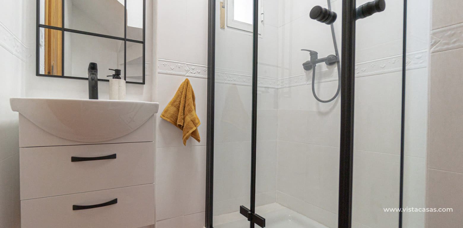 Casa de 3 habitaciones en Playa Flamenca en venta - 245.000 € (Ref: 9892685)