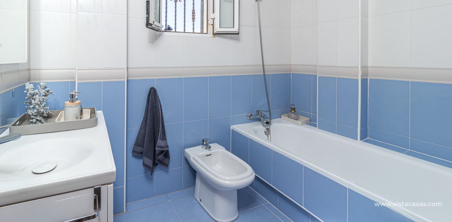 Casa de 3 habitaciones en Playa Flamenca en venta - 245.000 € (Ref: 9892685)