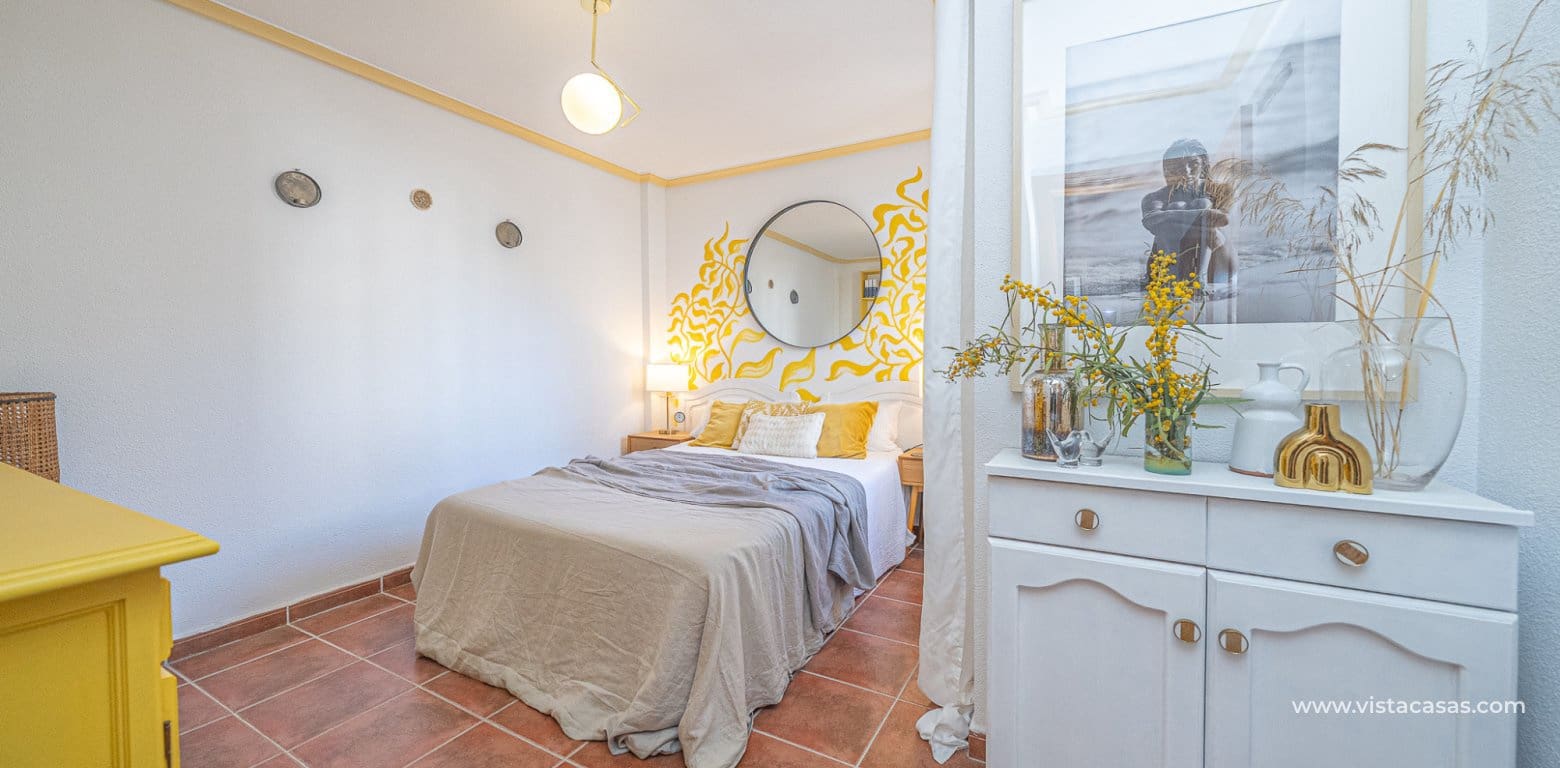 Casa de 3 habitaciones en Playa Flamenca en venta - 245.000 € (Ref: 9892685)