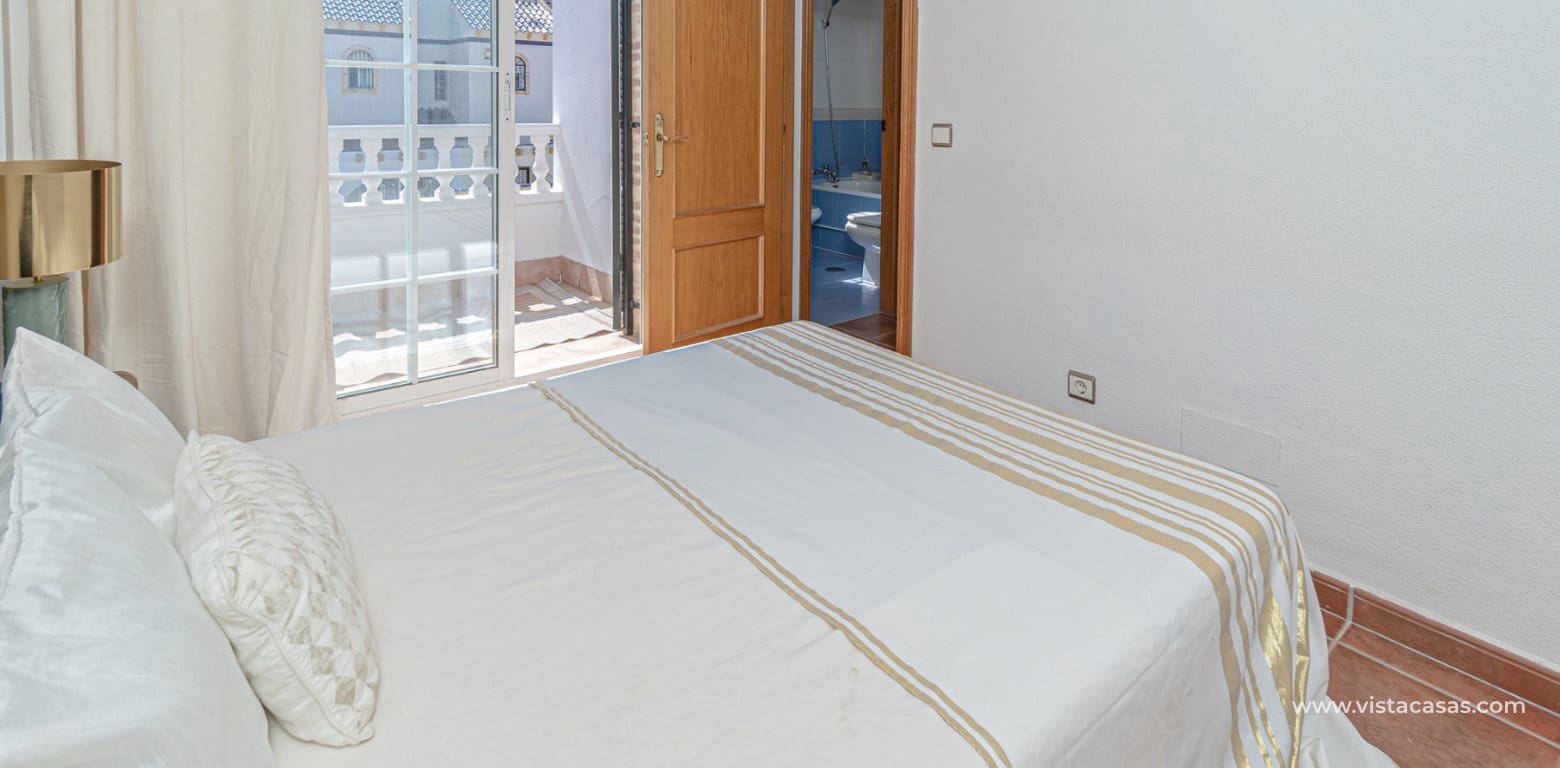 Casa de 3 habitaciones en Playa Flamenca en venta - 245.000 € (Ref: 9892685)