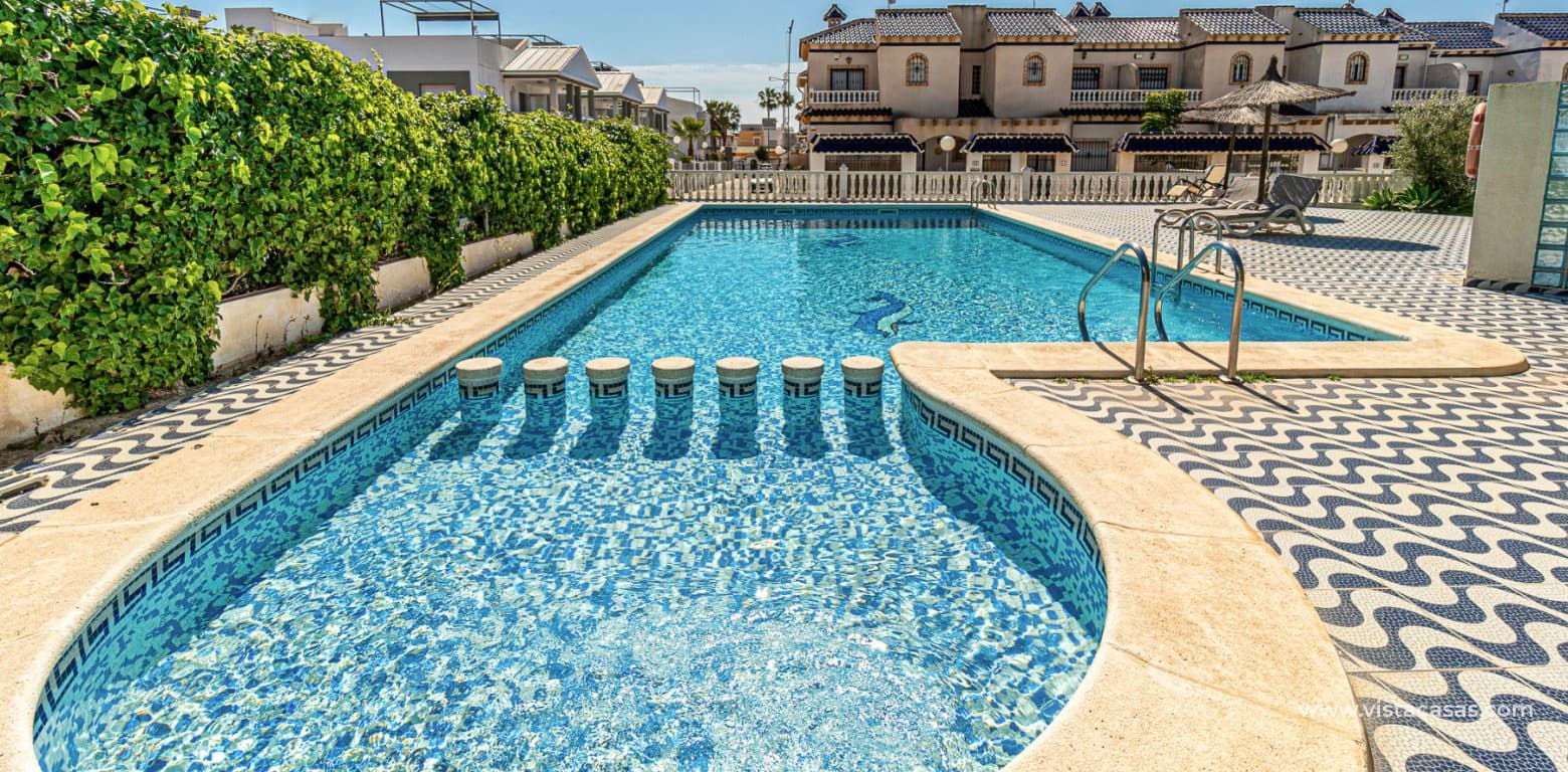 Casa de 3 habitaciones en Playa Flamenca en venta - 245.000 € (Ref: 9892685)