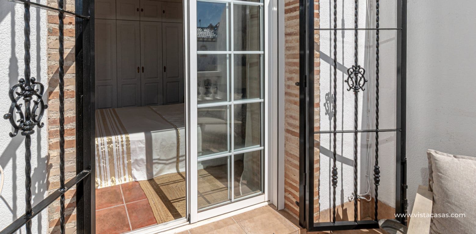 Casa de 3 habitaciones en Playa Flamenca en venta - 245.000 € (Ref: 9892685)