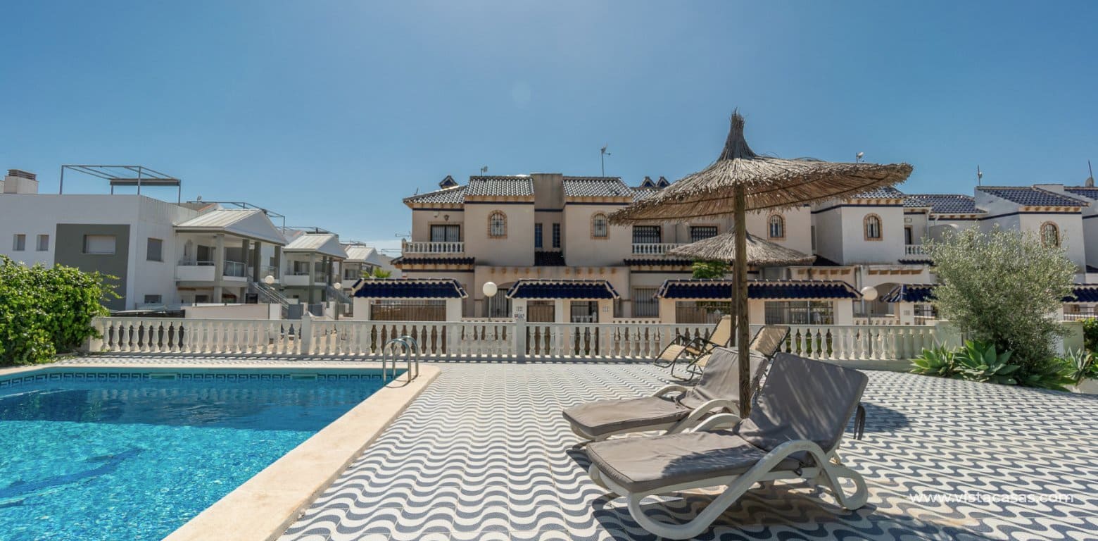 Casa de 3 habitaciones en Playa Flamenca en venta - 245.000 € (Ref: 9892685)