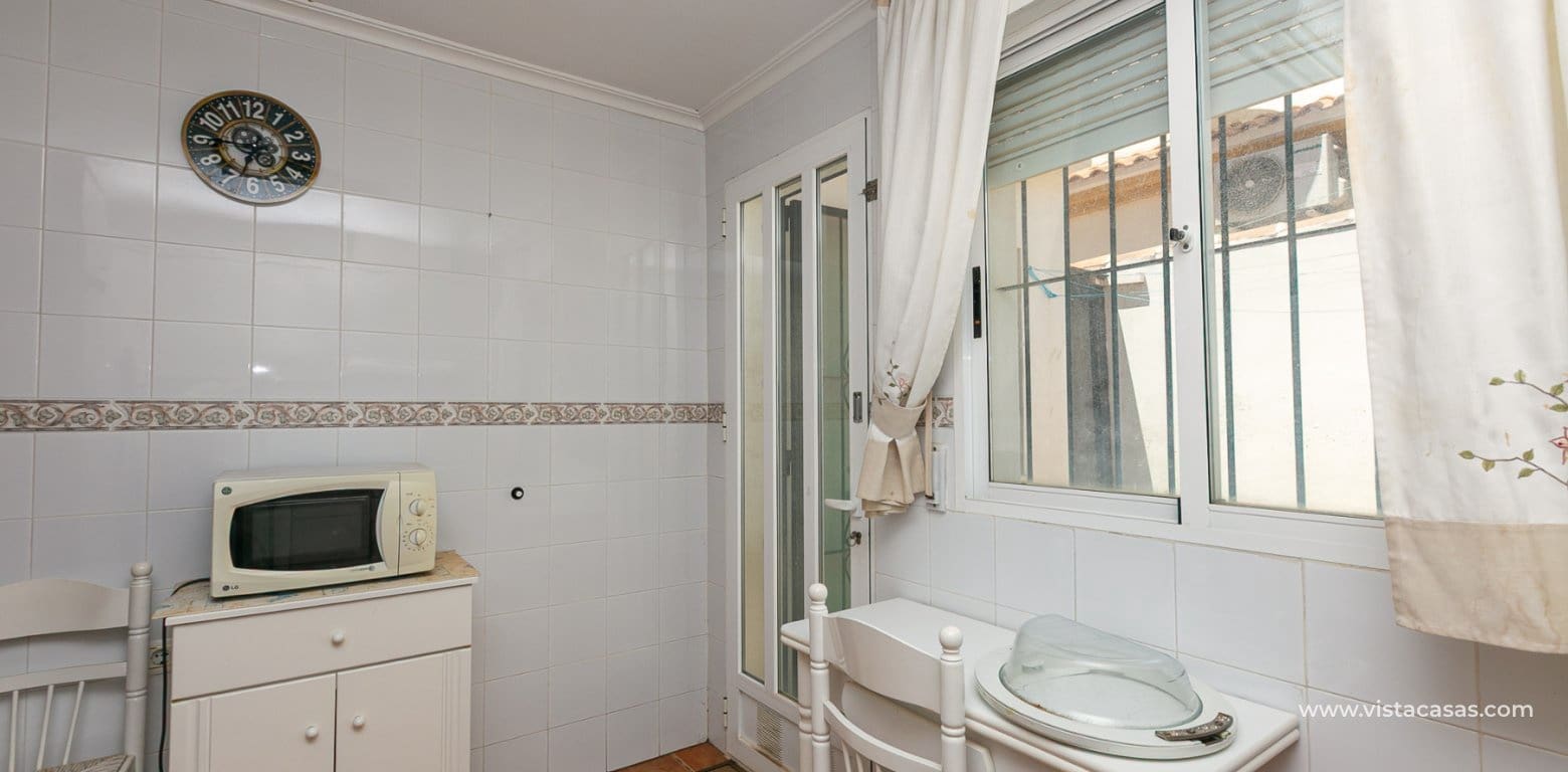 Casa de 2 habitaciones en La Zenia en venta - 235.000 € (Ref: 9892690)