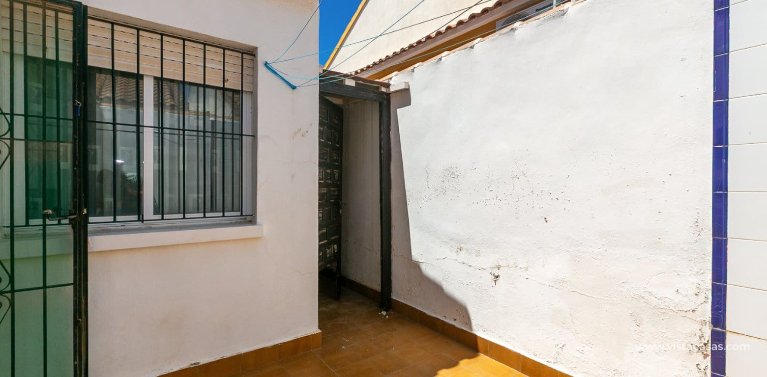 Casa de 2 habitaciones en La Zenia en venta - 235.000 € (Ref: 9892690)