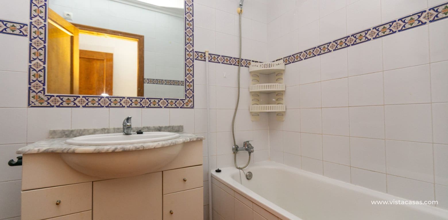 Casa de 2 habitaciones en La Zenia en venta - 235.000 € (Ref: 9892690)
