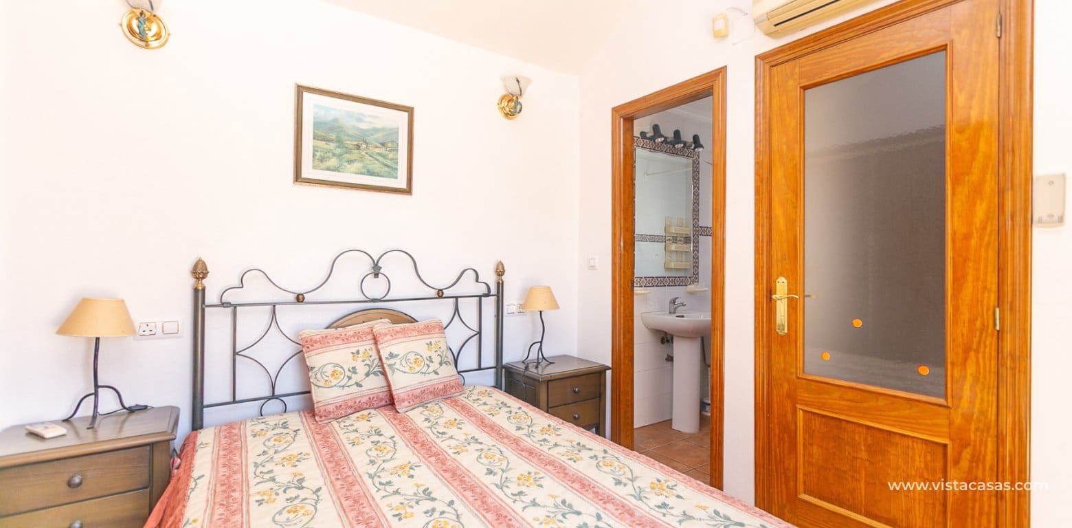 Casa de 2 habitaciones en La Zenia en venta - 235.000 € (Ref: 9892690)