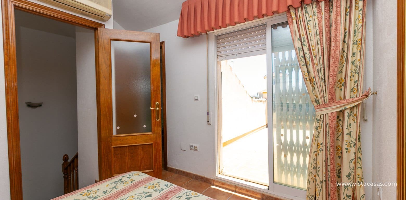 Casa de 2 habitaciones en La Zenia en venta - 235.000 € (Ref: 9892690)