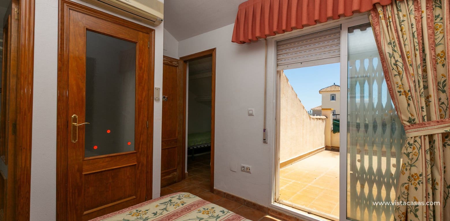 Casa de 2 habitaciones en La Zenia en venta - 235.000 € (Ref: 9892690)