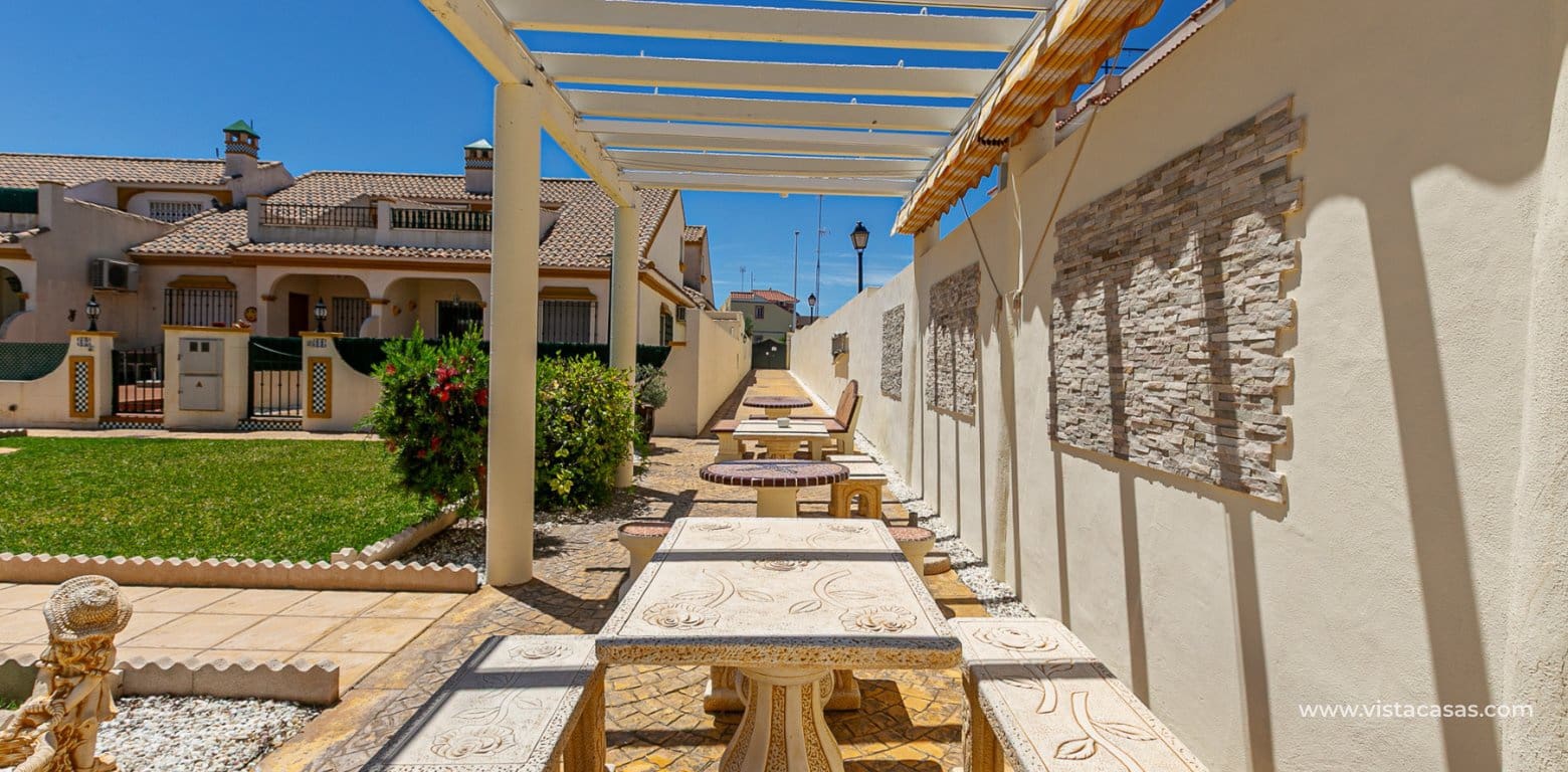 Casa de 2 habitaciones en La Zenia en venta - 235.000 € (Ref: 9892690)