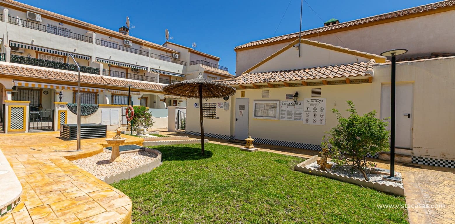 Casa de 2 habitaciones en La Zenia en venta - 235.000 € (Ref: 9892690)