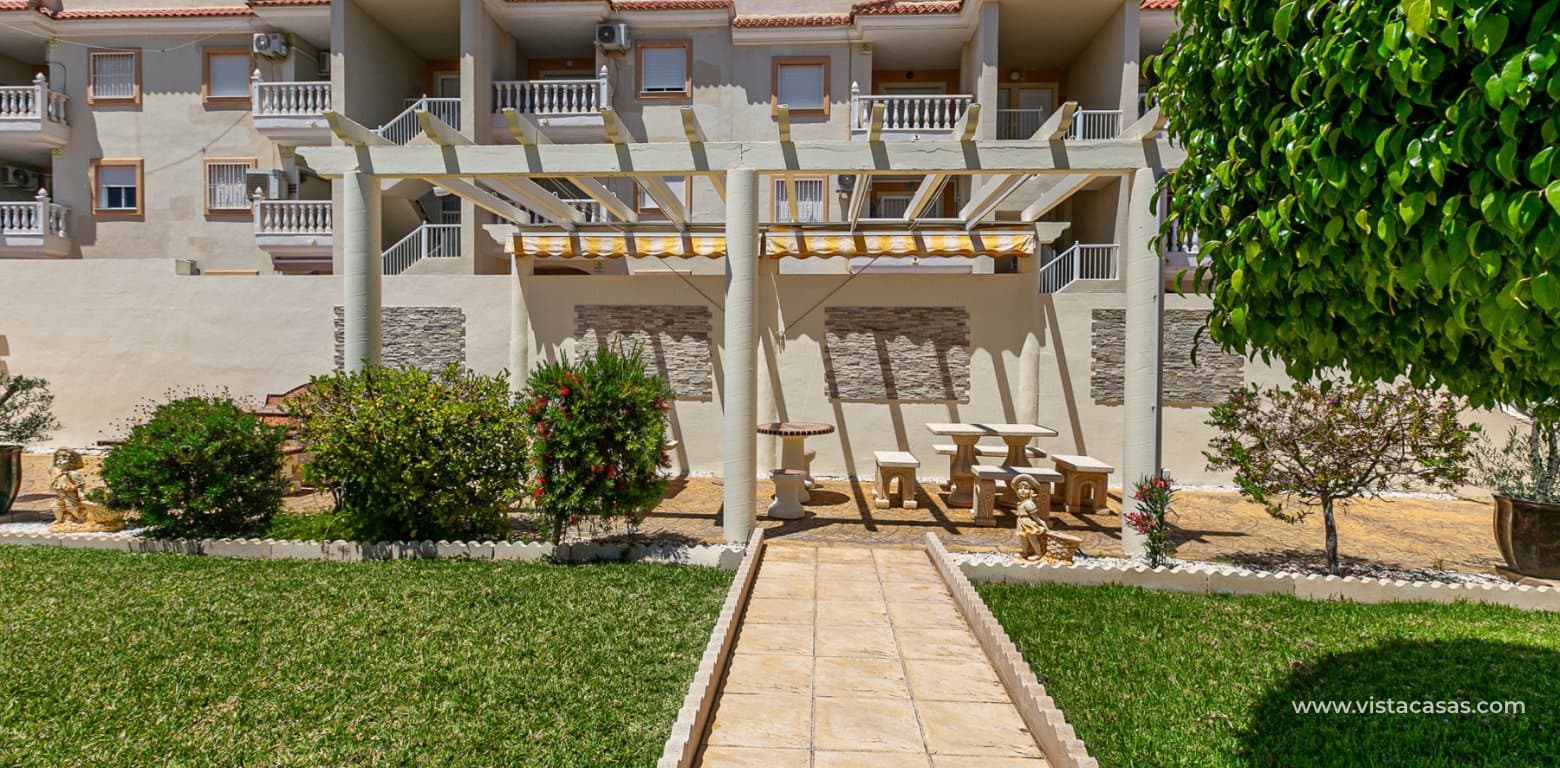 Casa de 2 habitaciones en La Zenia en venta - 235.000 € (Ref: 9892690)