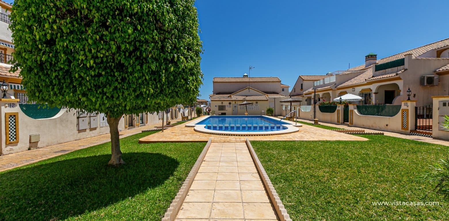Casa de 2 habitaciones en La Zenia en venta - 235.000 € (Ref: 9892690)