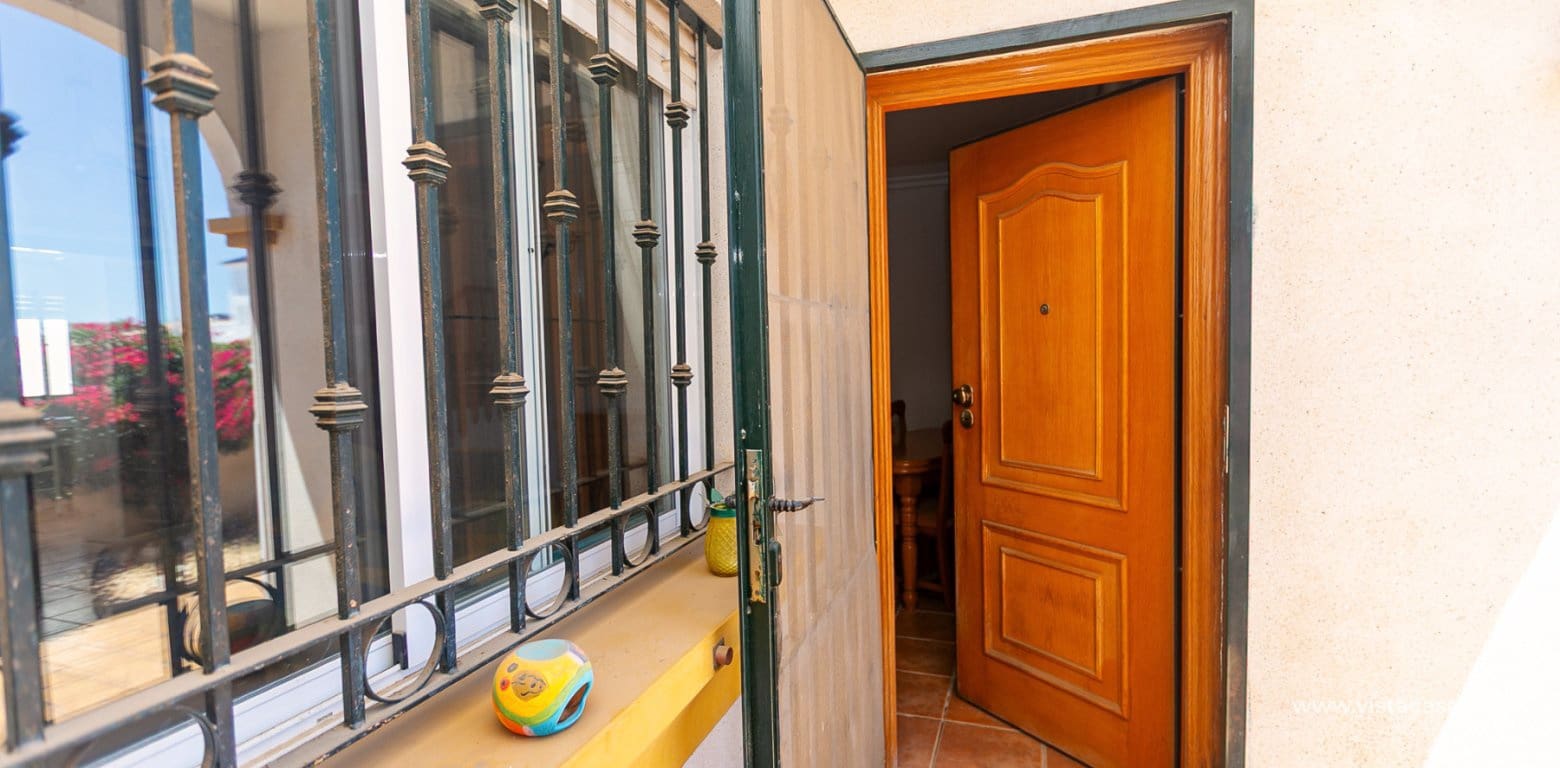 Casa de 2 habitaciones en La Zenia en venta - 235.000 € (Ref: 9892690)