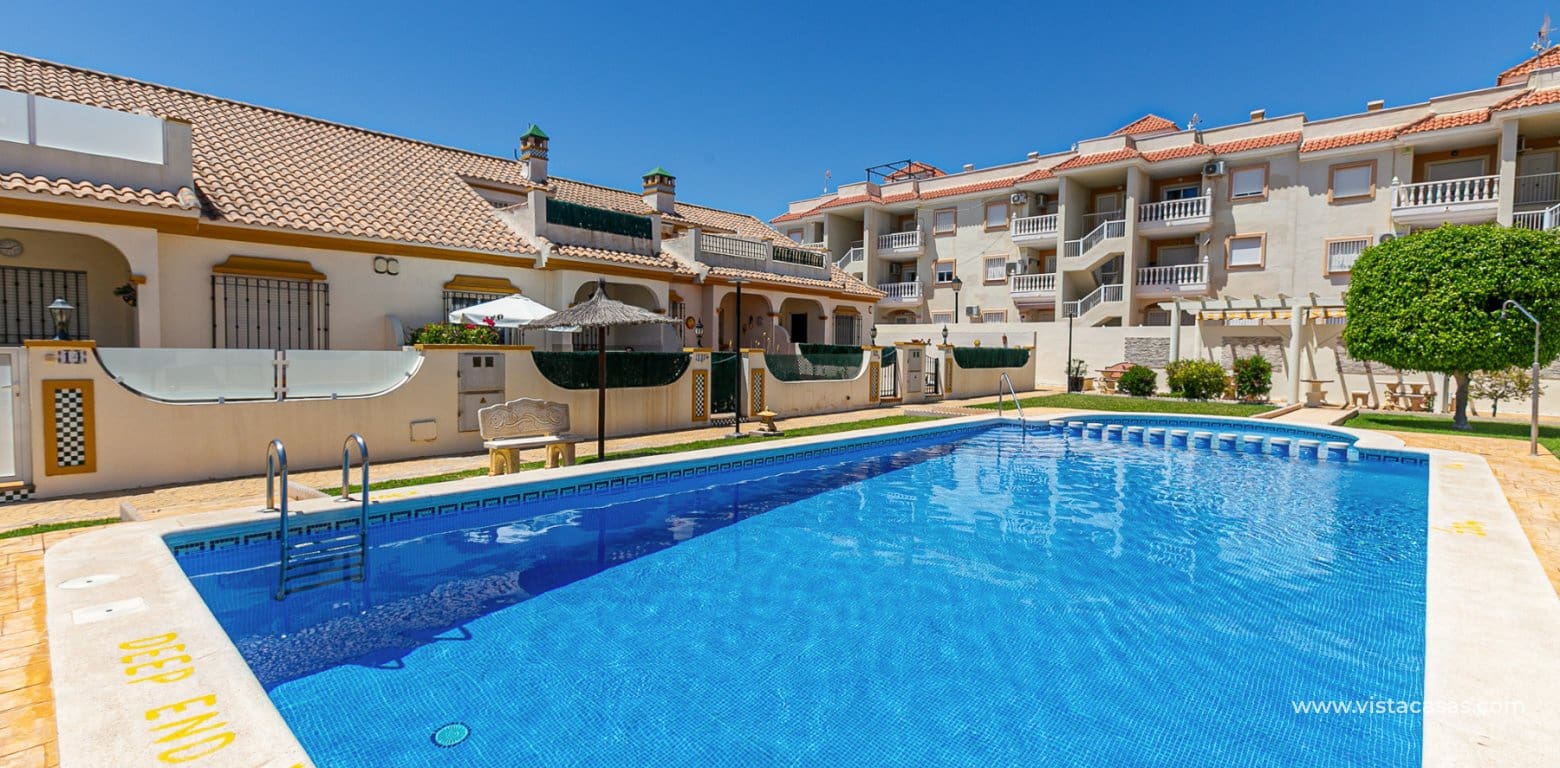 Casa de 2 habitaciones en La Zenia en venta - 235.000 € (Ref: 9892690)