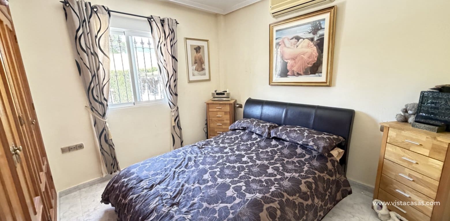 4 slaapkamer Villa te koop in Villamartin - € 399.995 (Ref: 9894887)