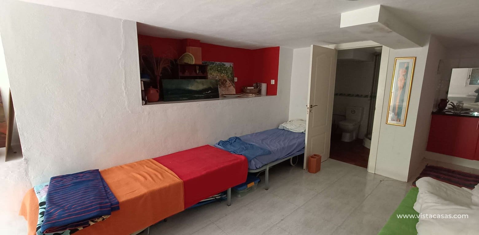 2 bedroom Townhouse for sale in Villamartin - € 165,000 (Ref: 9918616)